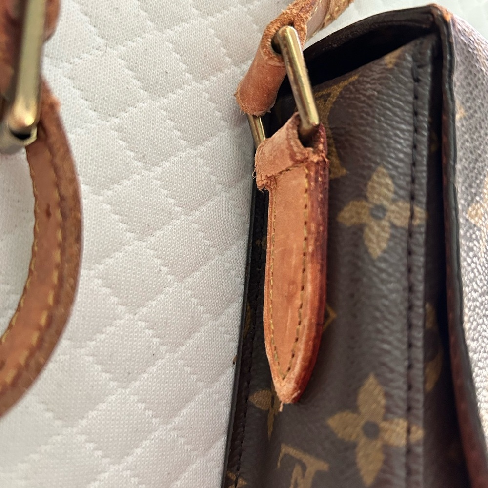 Louis Vuitton Monogram Canvas Crossbody with Tan Trim - Picture 3 of 10